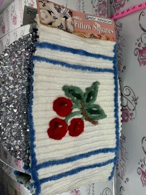 Daisy kingdom pillow square 1999 vintage Chenille Cherry Accent  Cream & Blue